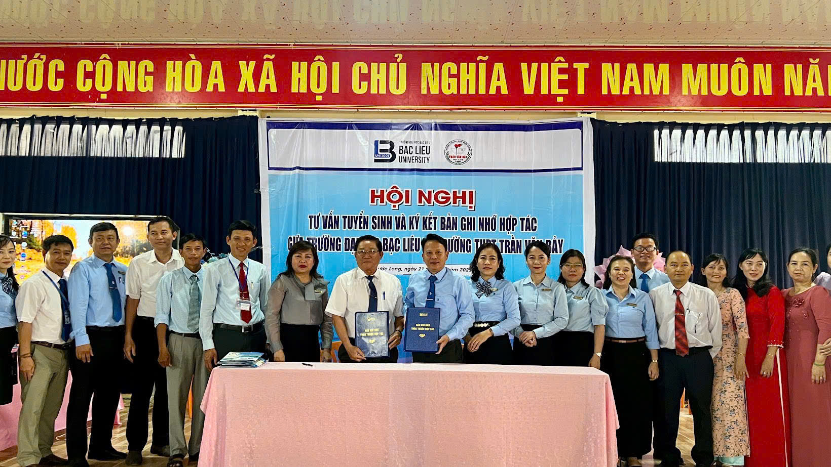 Hội nghị tư vấn tuyển sinh và ký kết bản ghi nhớ hợp tác giữa Trường Đại học Bạc Liêu và Trường THPT Trần Văn Bảy
